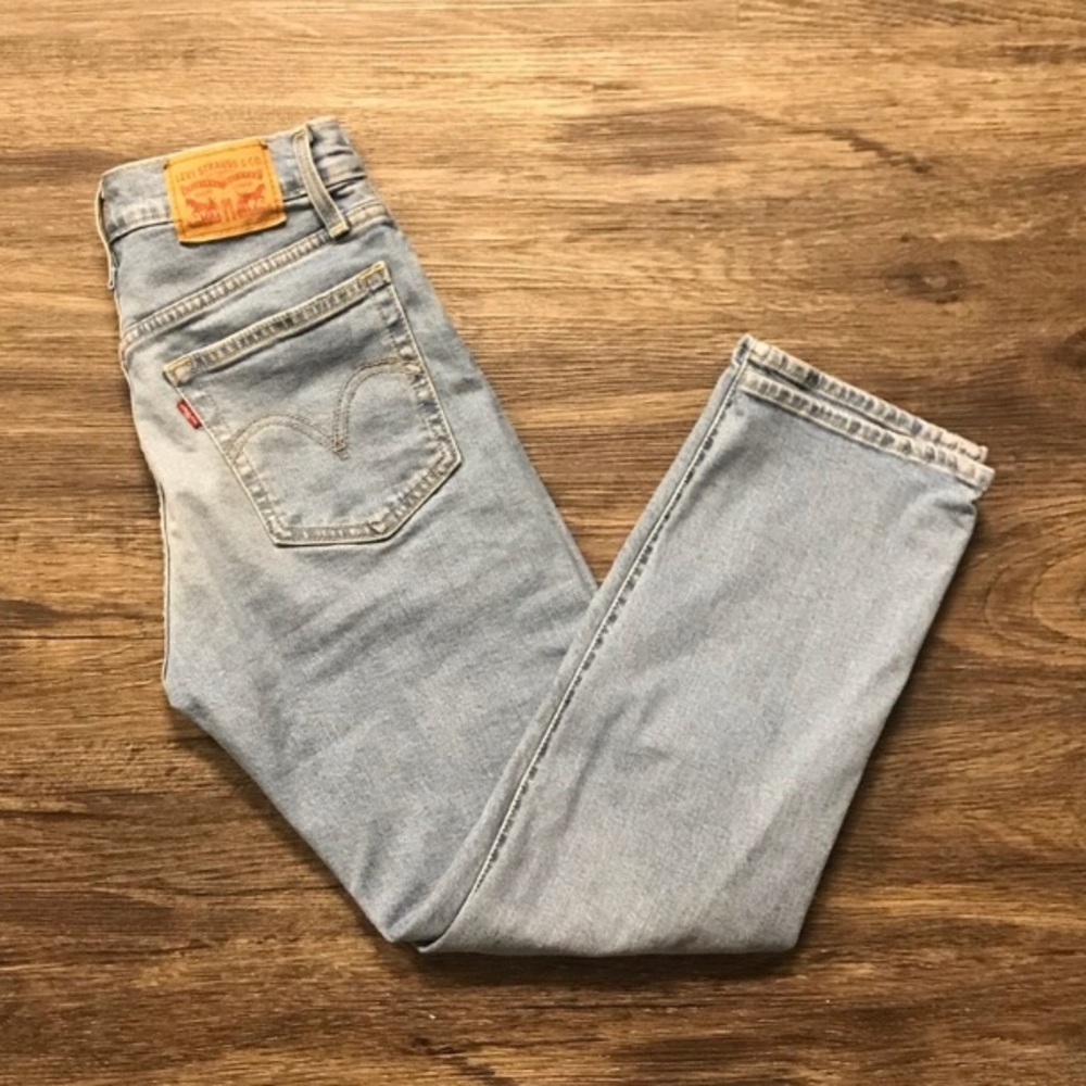 Levi’s Wedgie - size 27